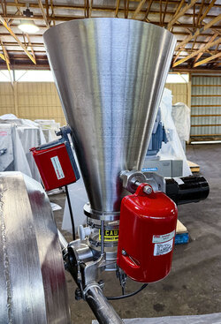 y5972_unispense_dry_ingredient_feeder_crop_email.jpg